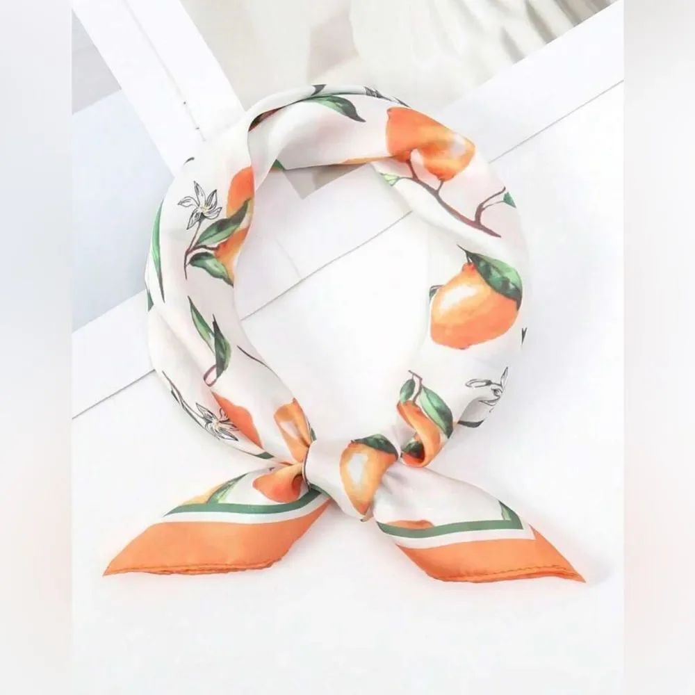 Orange scarf H4